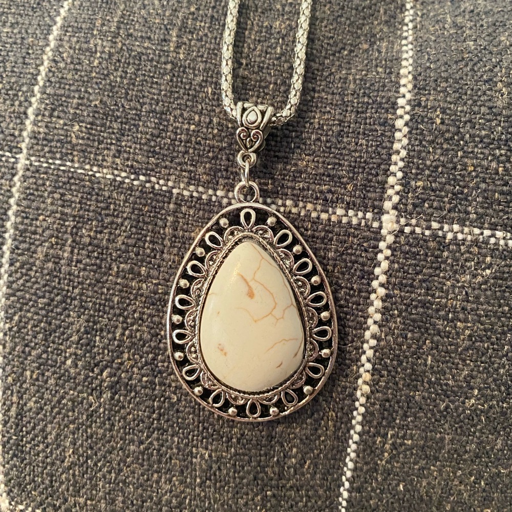 3/$10 item. Women’s Pendant Necklace. Bundle and save!